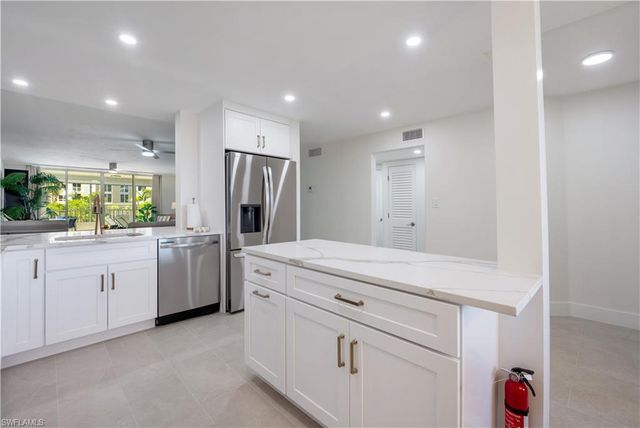 11118 Gulf Shore DR A203, Naples, FL 34108