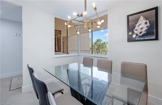 11118 Gulf Shore DR A203, Naples, FL 34108