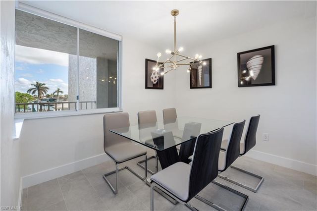 11118 Gulf Shore DR A203, Naples, FL 34108