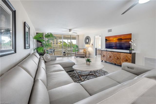 11118 Gulf Shore DR A203, Naples, FL 34108