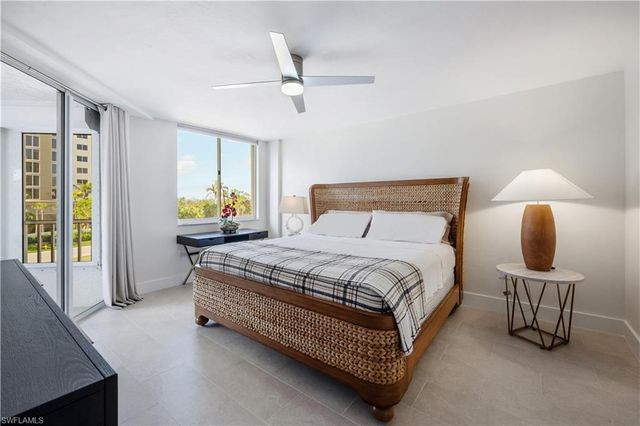 11118 Gulf Shore DR A203, Naples, FL 34108