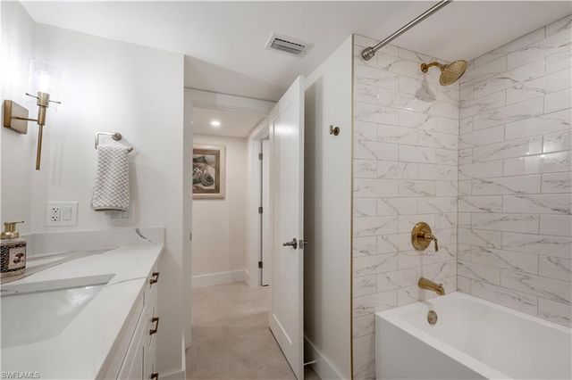 11118 Gulf Shore DR A203, Naples, FL 34108