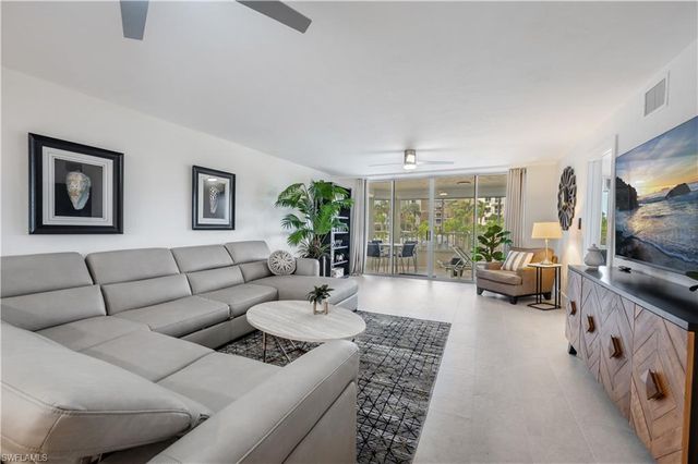 11118 Gulf Shore DR A203, Naples, FL 34108