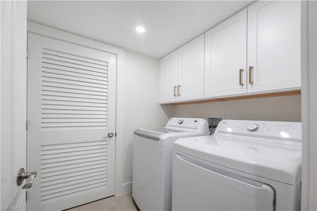 11118 Gulf Shore DR A203, Naples, FL 34108