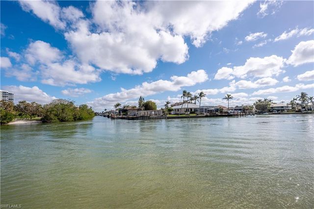 11118 Gulf Shore DR A203, Naples, FL 34108