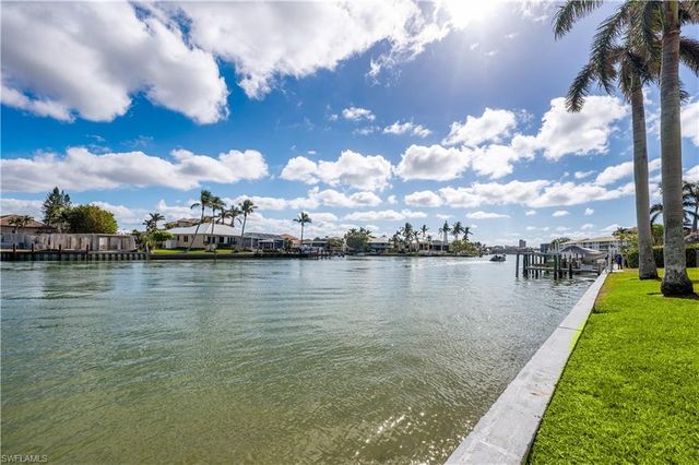 11118 Gulf Shore DR A203, Naples, FL 34108