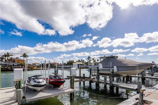 11118 Gulf Shore DR A203, Naples, FL 34108