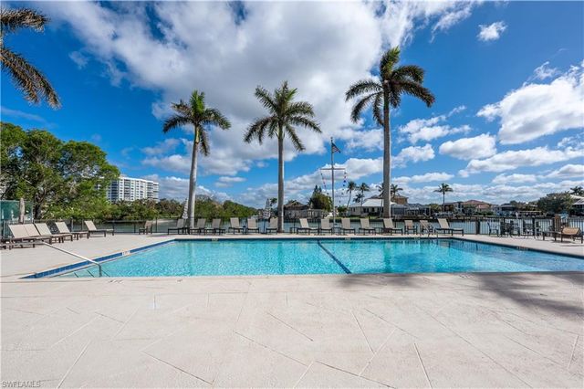 11118 Gulf Shore DR A203, Naples, FL 34108