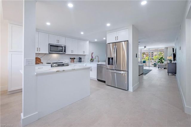 11118 Gulf Shore DR A203, Naples, FL 34108