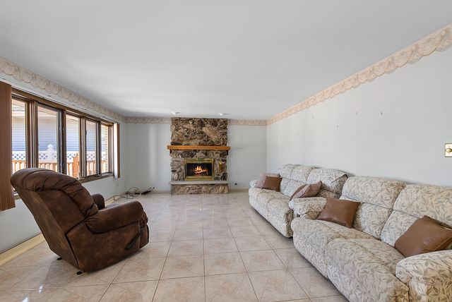 10737 Linder Avenue, Oak Lawn, IL 60453