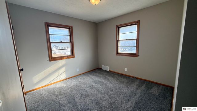 5548 N 61 Street, Omaha, NE 68104