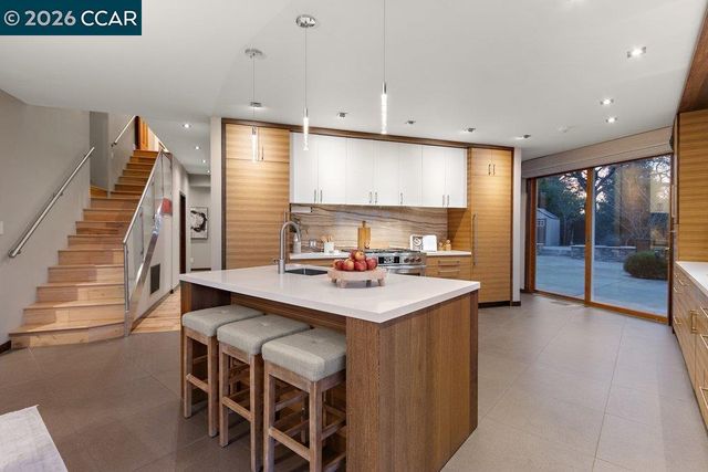 2083 Magnolia Way, Walnut Creek, CA 94595