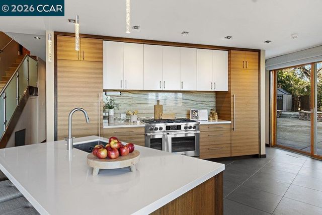 2083 Magnolia Way, Walnut Creek, CA 94595