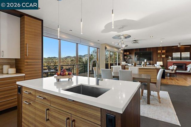 2083 Magnolia Way, Walnut Creek, CA 94595