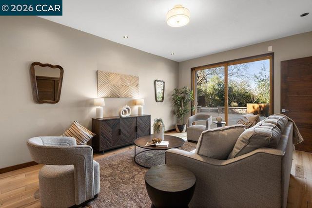 2083 Magnolia Way, Walnut Creek, CA 94595