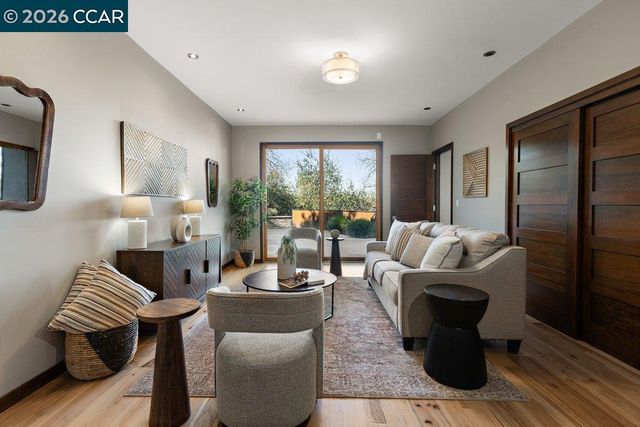 2083 Magnolia Way, Walnut Creek, CA 94595