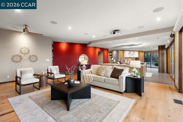 2083 Magnolia Way, Walnut Creek, CA 94595