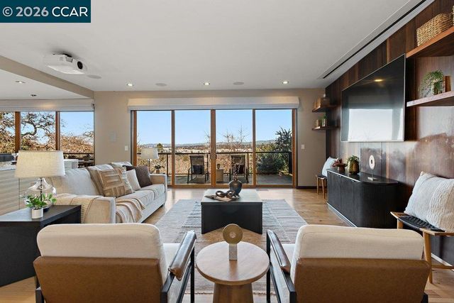 2083 Magnolia Way, Walnut Creek, CA 94595