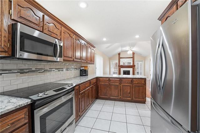 813 NW North Ridge Court, Blue Springs, MO 64015