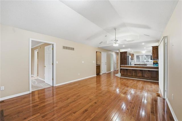 813 NW North Ridge Court, Blue Springs, MO 64015