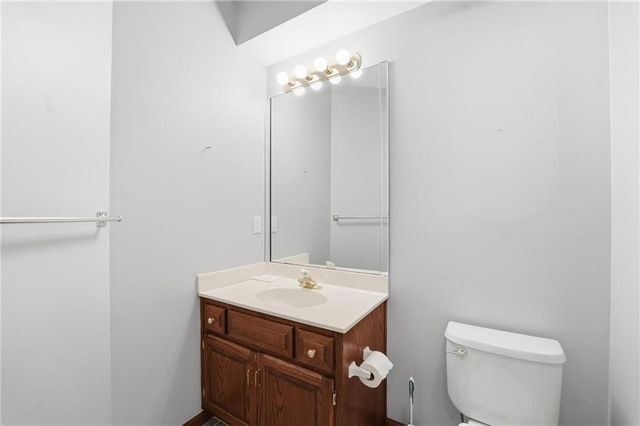 813 NW North Ridge Court, Blue Springs, MO 64015