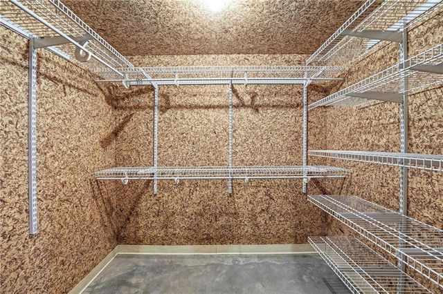 813 NW North Ridge Court, Blue Springs, MO 64015