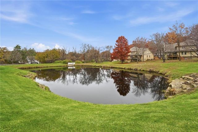 813 NW North Ridge Court, Blue Springs, MO 64015