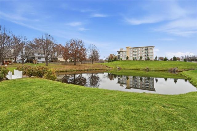 813 NW North Ridge Court, Blue Springs, MO 64015