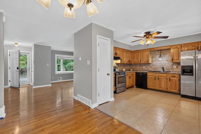 2011 Abelia Lane, Lexington, KY 40504