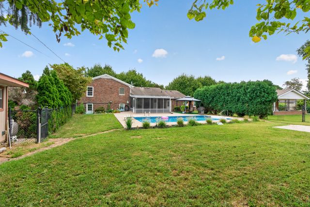 2011 Abelia Lane, Lexington, KY 40504