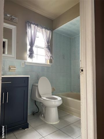 52 Stone Street, Newark, NJ 07104