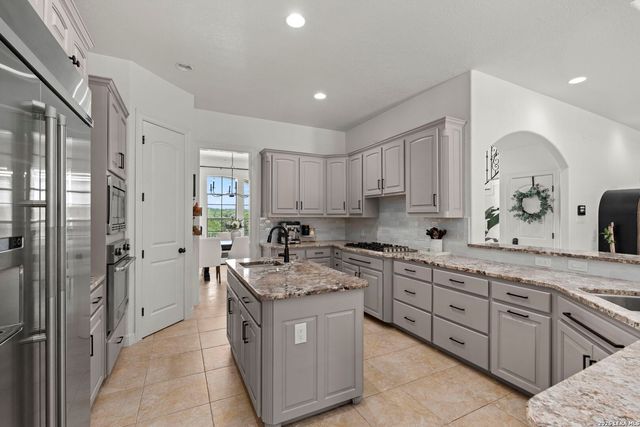 9314 Schoolhouse Rd, San Antonio, TX 78255