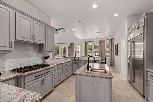 9314 Schoolhouse Rd, San Antonio, TX 78255