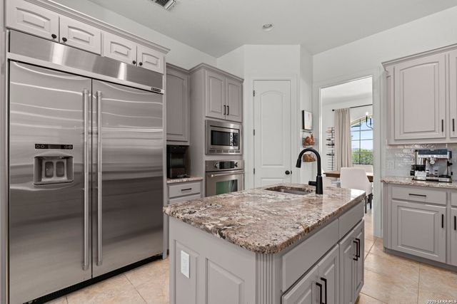 9314 Schoolhouse Rd, San Antonio, TX 78255