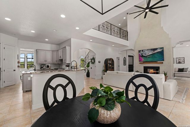 9314 Schoolhouse Rd, San Antonio, TX 78255