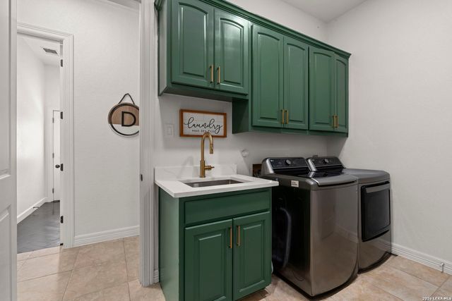 9314 Schoolhouse Rd, San Antonio, TX 78255