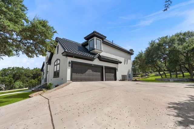 9314 Schoolhouse Rd, San Antonio, TX 78255