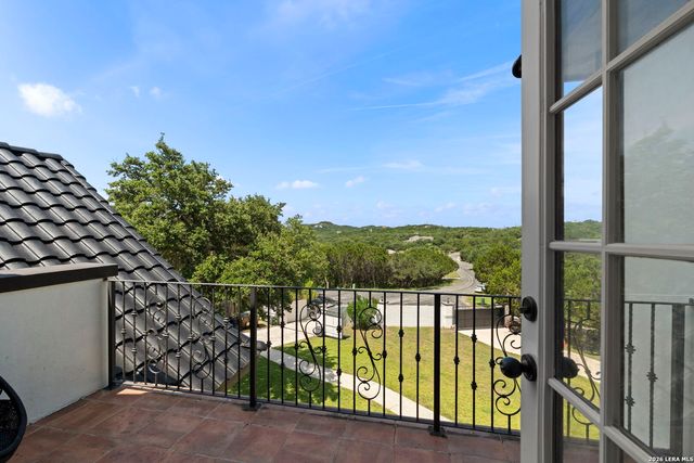 9314 Schoolhouse Rd, San Antonio, TX 78255