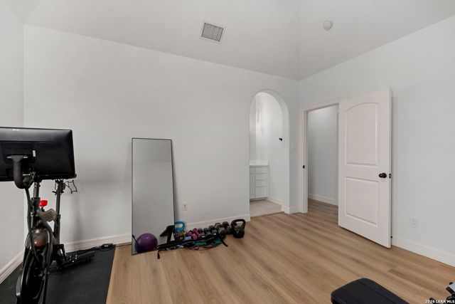 9314 Schoolhouse Rd, San Antonio, TX 78255