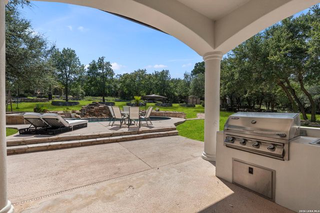 9314 Schoolhouse Rd, San Antonio, TX 78255
