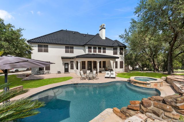 9314 Schoolhouse Rd, San Antonio, TX 78255