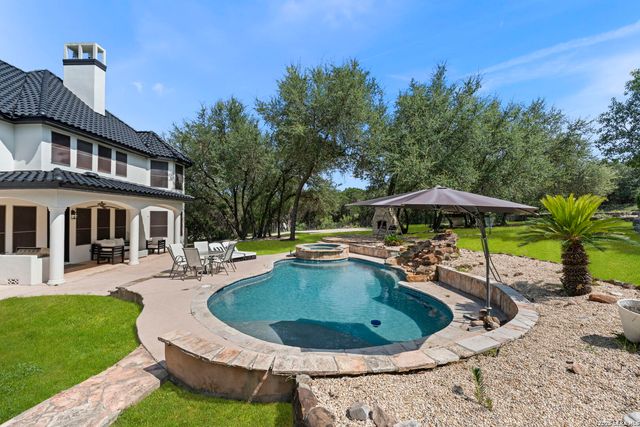 9314 Schoolhouse Rd, San Antonio, TX 78255