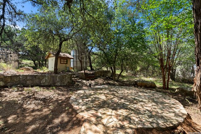 9314 Schoolhouse Rd, San Antonio, TX 78255