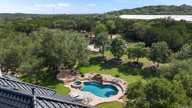 9314 Schoolhouse Rd, San Antonio, TX 78255