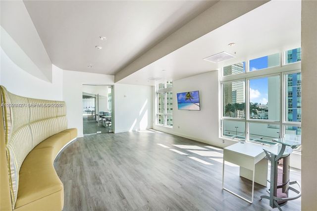 300 S Biscayne Blvd T-1404, Miami, FL 33131