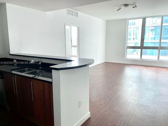 300 S Biscayne Blvd T-1404, Miami, FL 33131