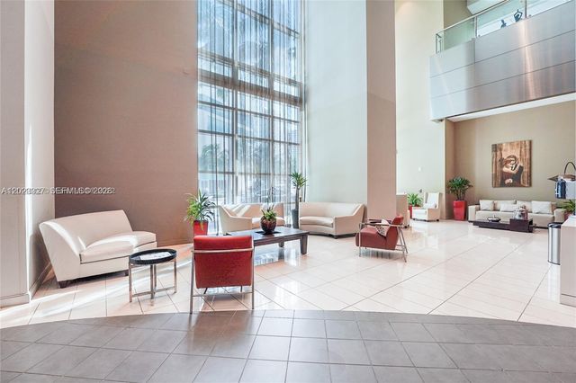 300 S Biscayne Blvd T-1404, Miami, FL 33131