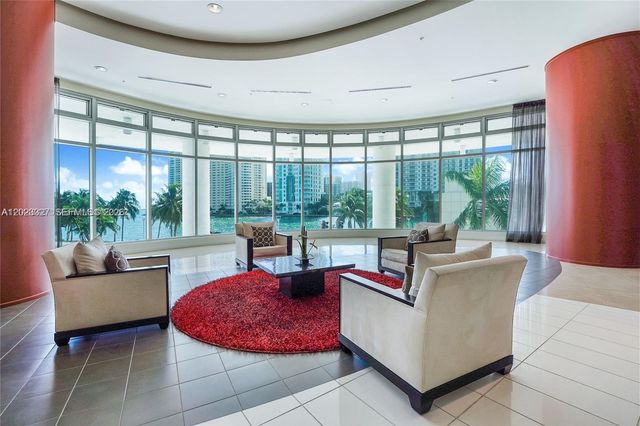 300 S Biscayne Blvd T-1404, Miami, FL 33131
