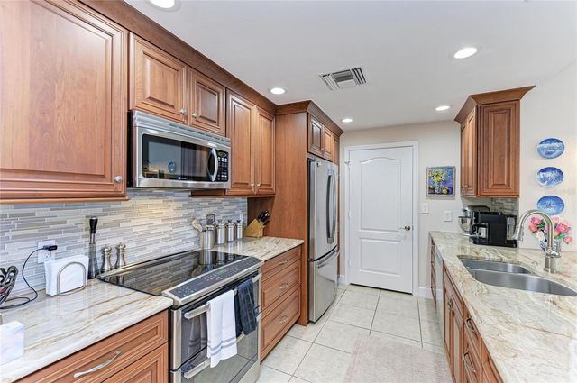 808 3RD AVENUE W 805, Bradenton, FL 34205