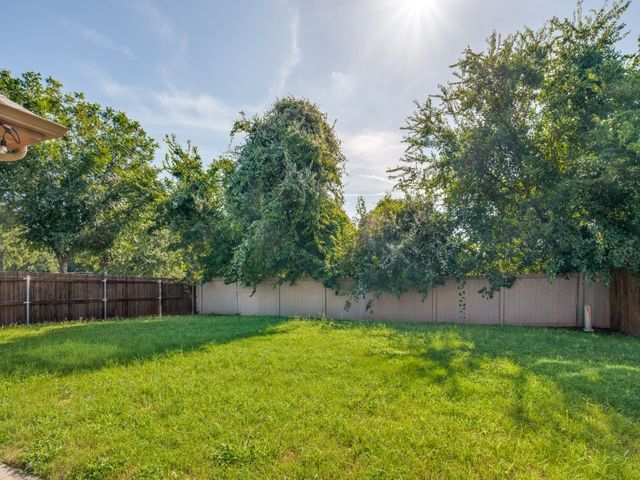 1101 Hidden Lake Drive, Burleson, TX 76028